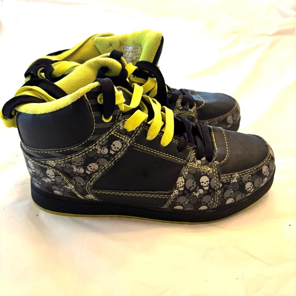 OP Sneakers Black Neon Green with Skulls Youth SZ 5 WORN 1X - Picture 2 of 13
